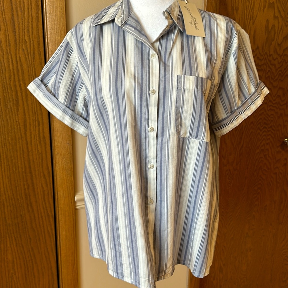 Set Of Three Tops One From Universal Thread And T… - image 1